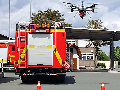 Feuerwehr - Fahrzeug und Drohne